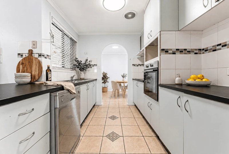 Photo - 4 Meadow Crescent, Beenleigh QLD 4207 - Image 5