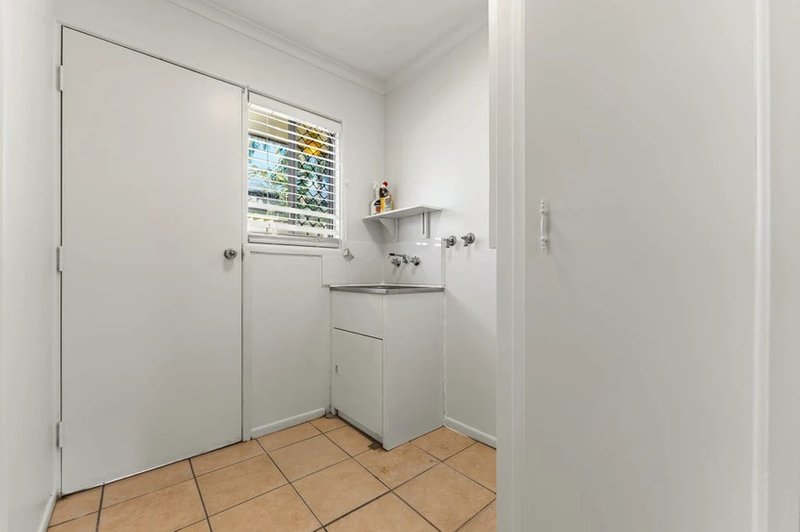 Photo - 4 Meadow Crescent, Beenleigh QLD 4207 - Image 10