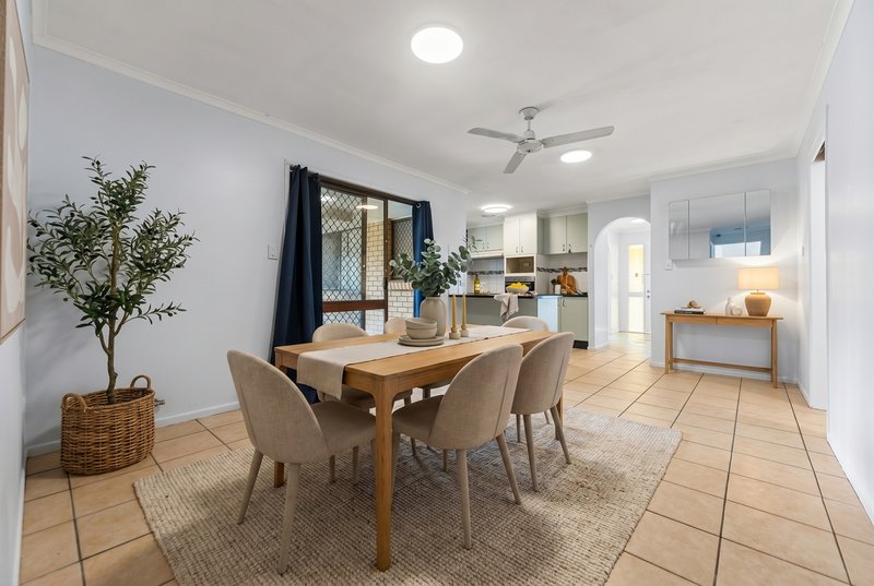 Photo - 4 Meadow Crescent, Beenleigh QLD 4207 - Image 3