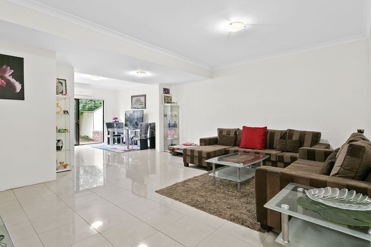 Photo - 4 Meakin Street, Merrylands NSW 2160 - Image 3