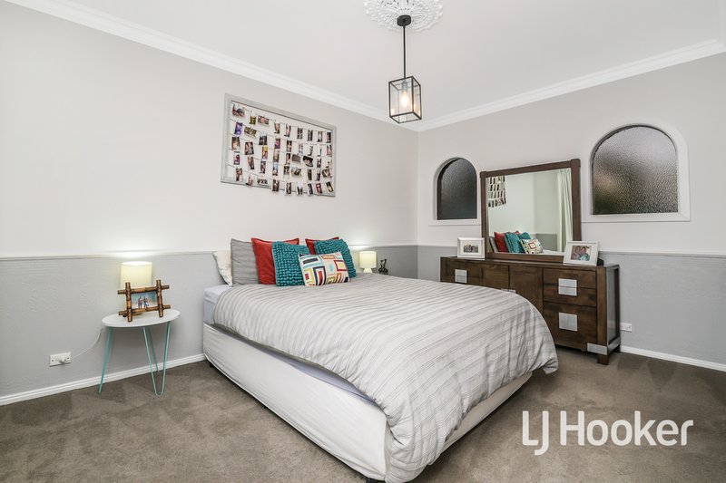 Photo - 4 Meeking Drive, Pakenham VIC 3810 - Image 4