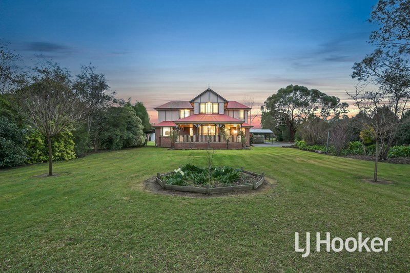 Photo - 4 Meeking Drive, Pakenham VIC 3810 - Image 7