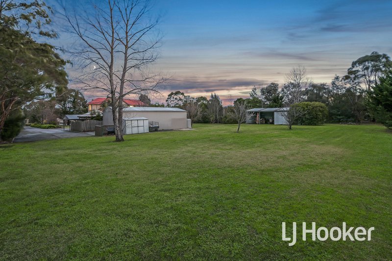 Photo - 4 Meeking Drive, Pakenham VIC 3810 - Image 18