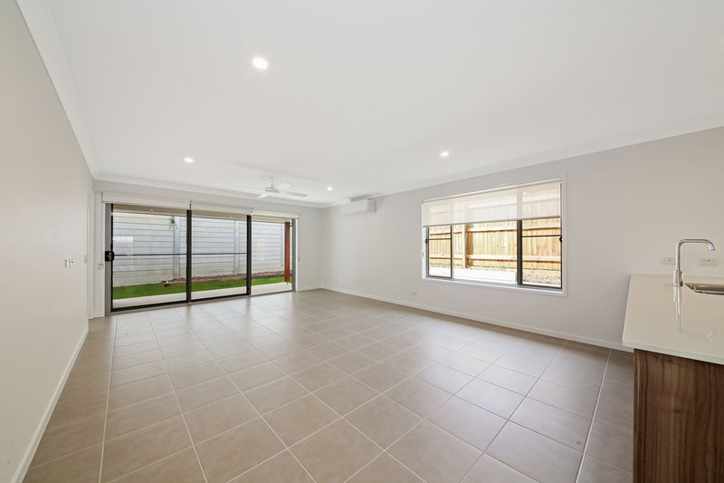 Photo - 4 Meg Lane, Coomera QLD 4209 - Image 8