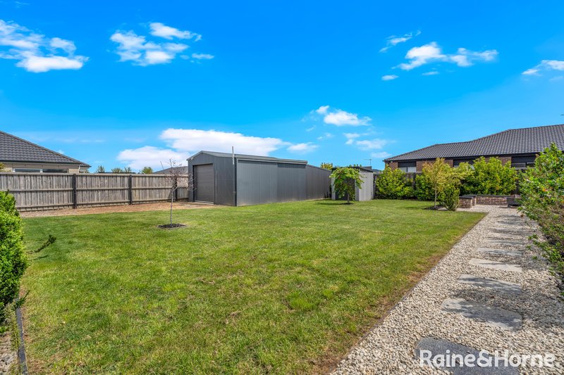 Photo - 4 Melaleuca Boulevard, Romsey VIC 3434 - Image 4