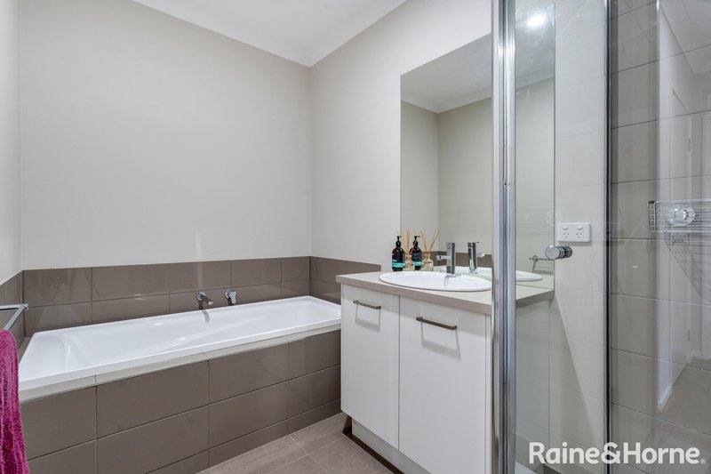 Photo - 4 Melaleuca Boulevard, Romsey VIC 3434 - Image 15