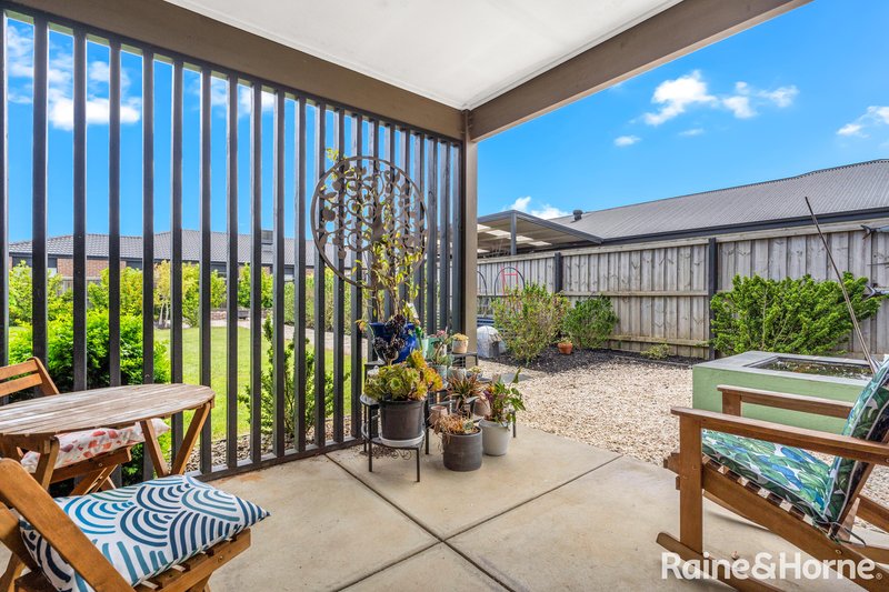 Photo - 4 Melaleuca Boulevard, Romsey VIC 3434 - Image 17