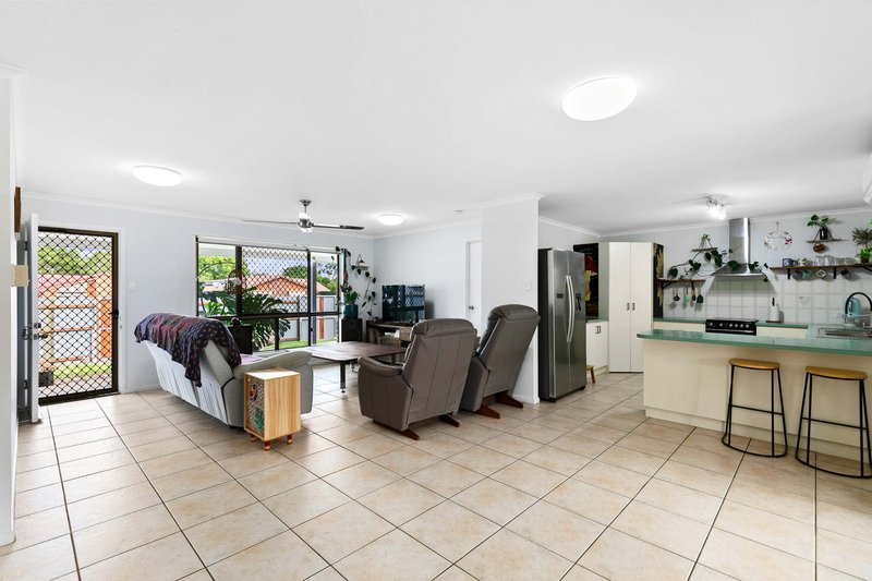 Photo - 4 Meledie Avenue, Kawungan QLD 4655 - Image 7