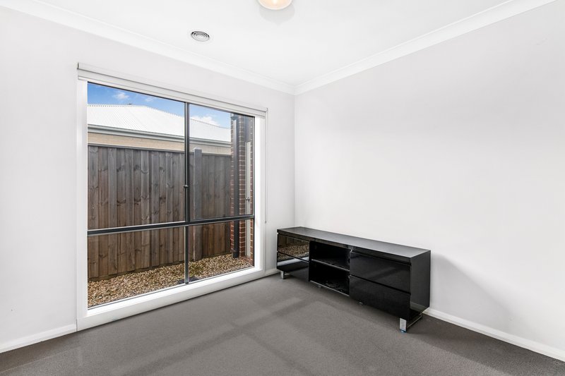 Photo - 4 Melville Road, Officer VIC 3809 - Image 6