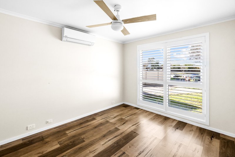 Photo - 4 Membrey Close, Werribee VIC 3030 - Image 2
