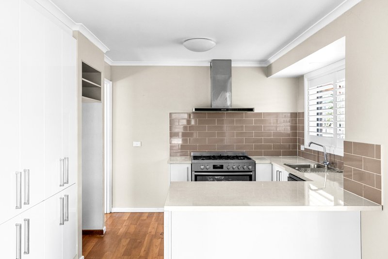 Photo - 4 Membrey Close, Werribee VIC 3030 - Image 4