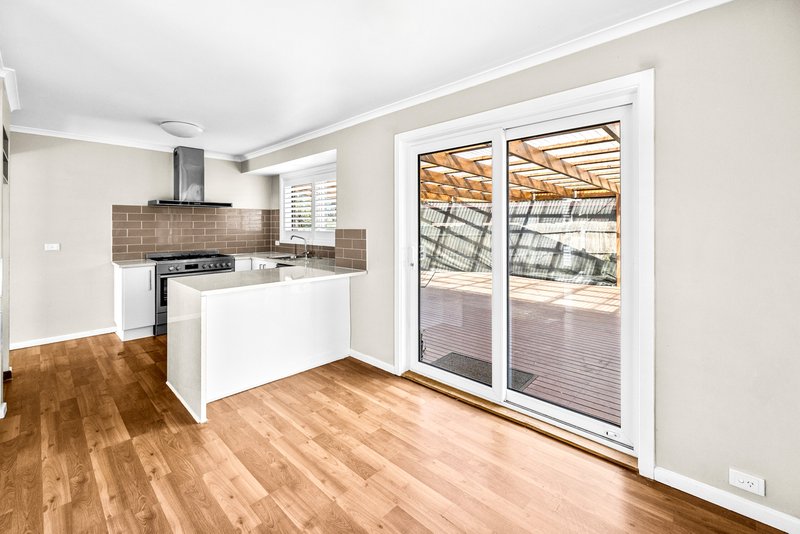 Photo - 4 Membrey Close, Werribee VIC 3030 - Image 5