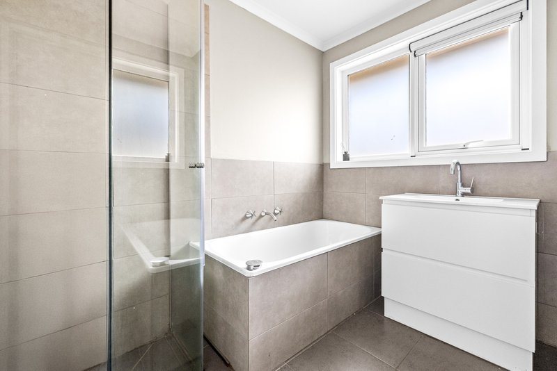 Photo - 4 Membrey Close, Werribee VIC 3030 - Image 9