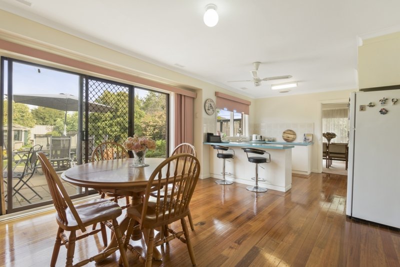 Photo - 4 Merrett Avenue, Hoppers Crossing VIC 3029 - Image 7