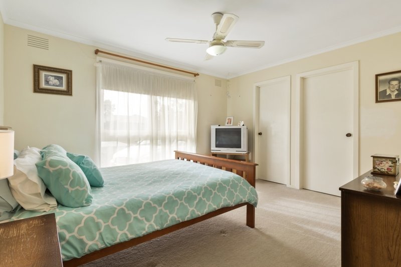 Photo - 4 Merrett Avenue, Hoppers Crossing VIC 3029 - Image 9