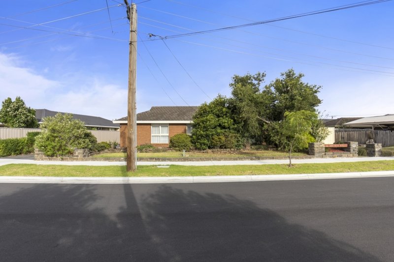 Photo - 4 Merrett Avenue, Hoppers Crossing VIC 3029 - Image 18