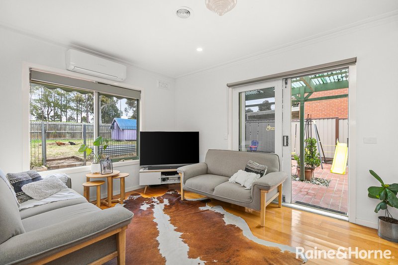 Photo - 4 Merrigan Court, Roxburgh Park VIC 3064 - Image 2