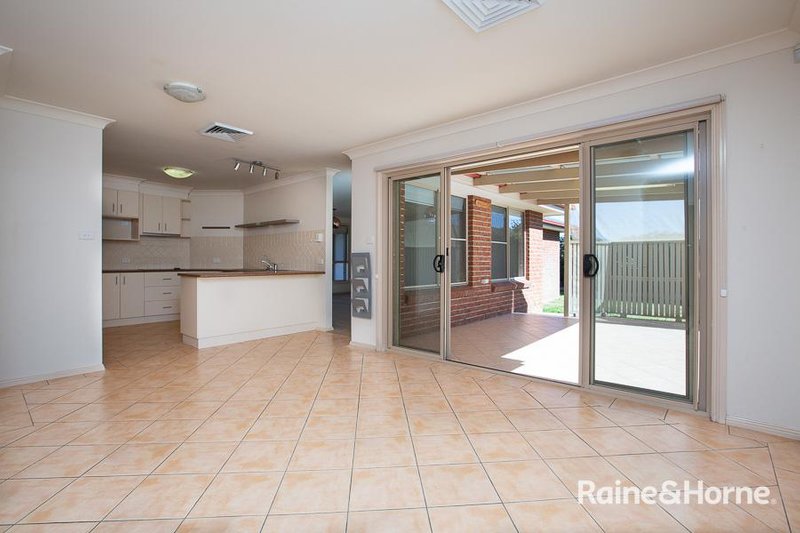 Photo - 4 Merrinee Place, Tamworth NSW 2340 - Image 11