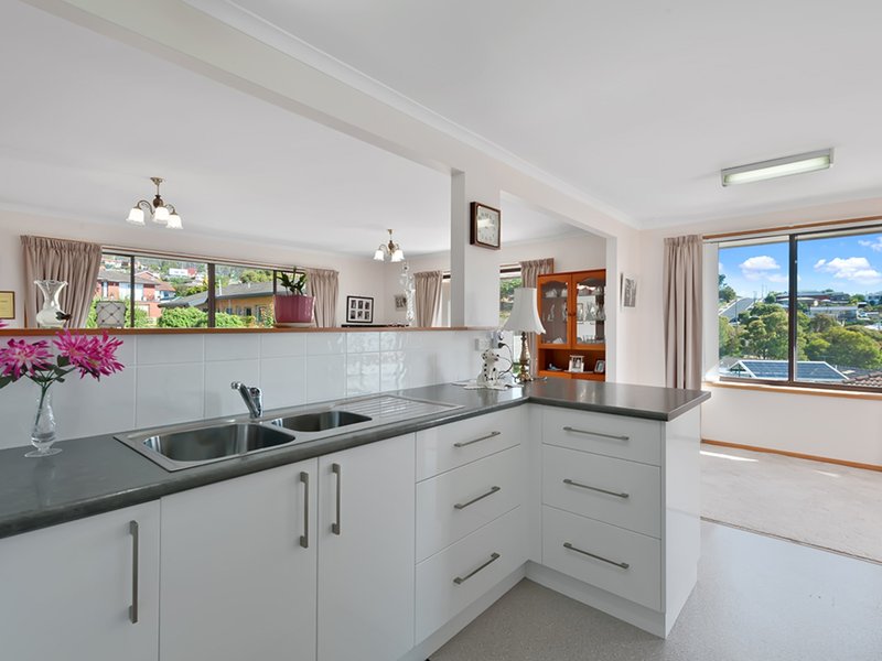 Photo - 4 Merriwa Street, Berriedale TAS 7011 - Image 3