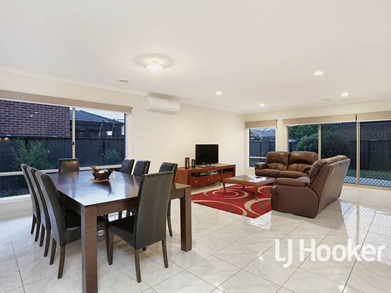 Photo - 4 Metcalf Way, Point Cook VIC 3030 - Image 6