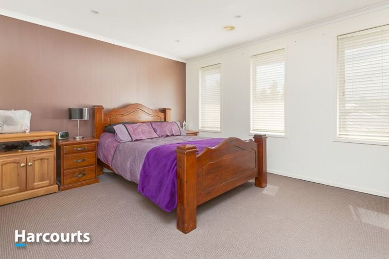 Photo - 4 Michigan Grange, Pakenham VIC 3810 - Image 6