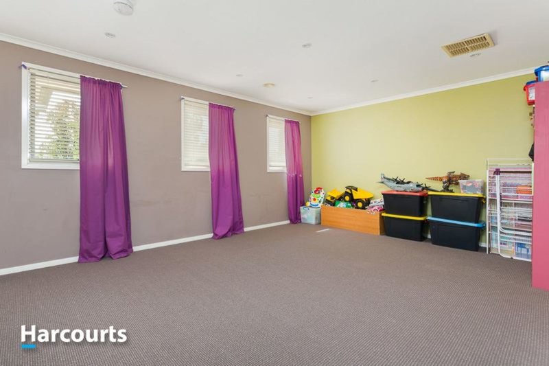 Photo - 4 Michigan Grange, Pakenham VIC 3810 - Image 8