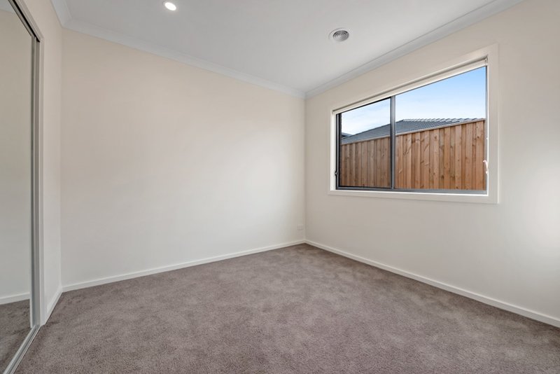 Photo - 4 Mietta Terrace, Greenvale VIC 3059 - Image 11