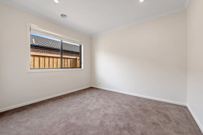 Photo - 4 Mietta Terrace, Greenvale VIC 3059 - Image 12