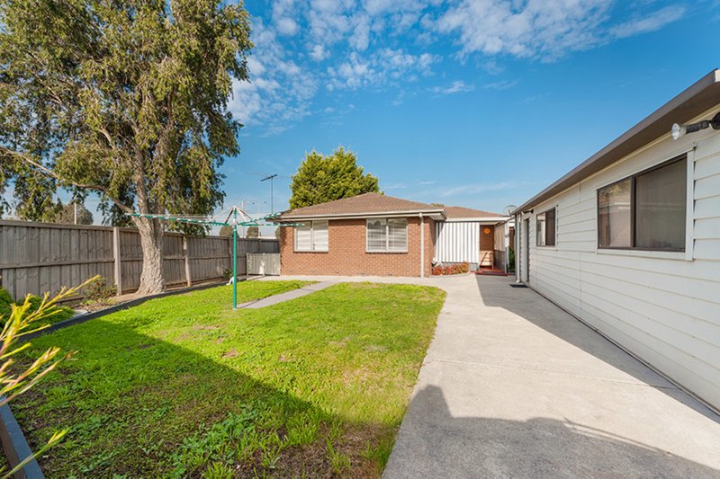 Photo - 4 Milburn Place, Craigieburn VIC 3064 - Image 11