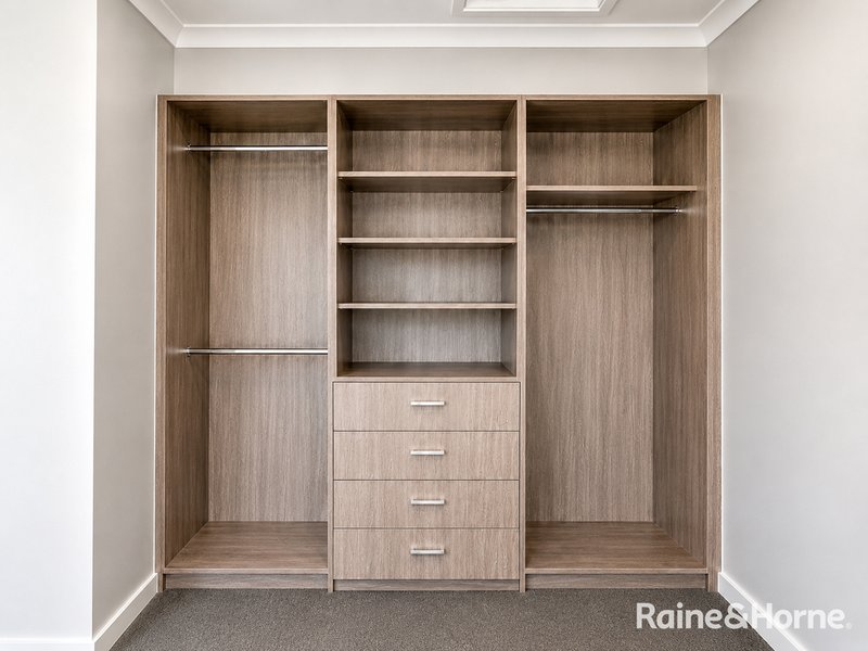 Photo - 4 Millport Rise, Greenvale VIC 3059 - Image 9