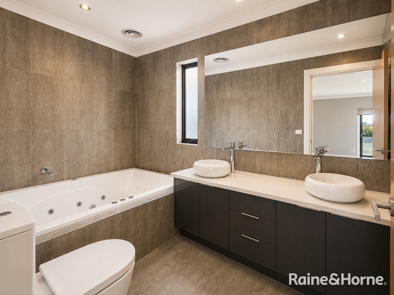 Photo - 4 Millport Rise, Greenvale VIC 3059 - Image 15