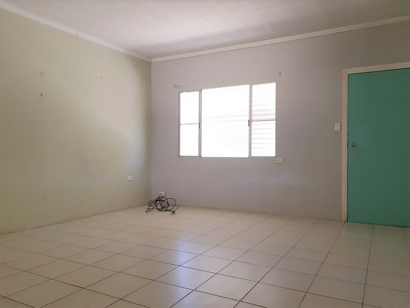 Photo - 4 Milthorpe Drive, Mount Isa QLD 4825 - Image 3