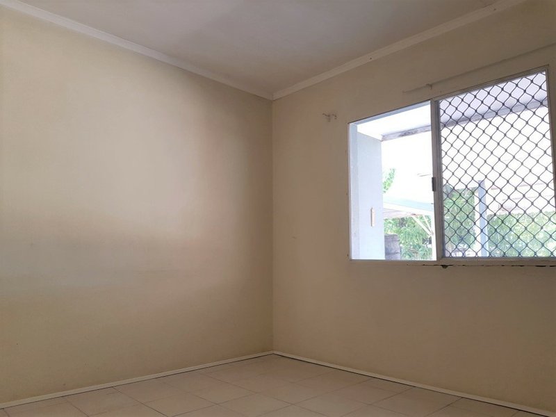 Photo - 4 Milthorpe Drive, Mount Isa QLD 4825 - Image 4