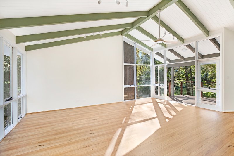 Photo - 4 Minnamurra Avenue, Pymble NSW 2073 - Image 4