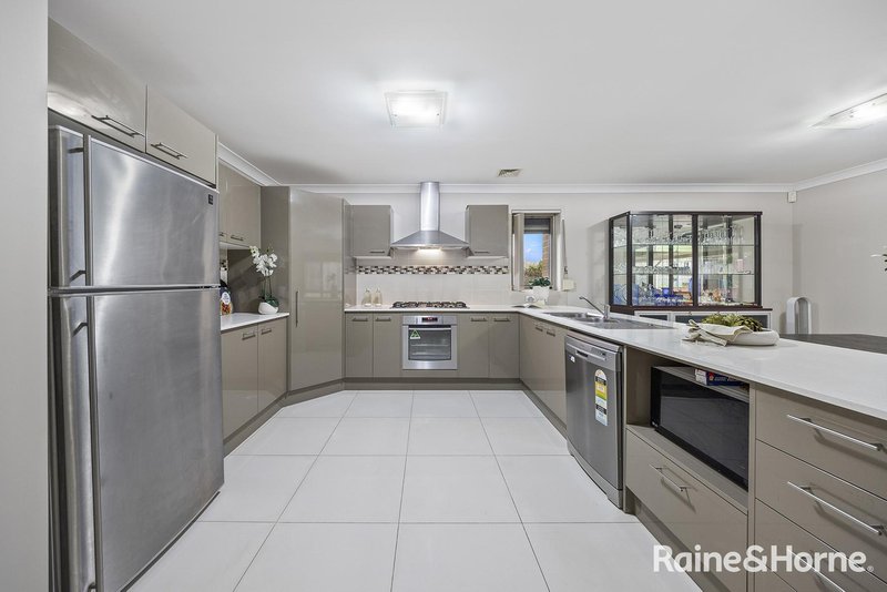 Photo - 4 Minstrel Street, Glenfield NSW 2167 - Image 4