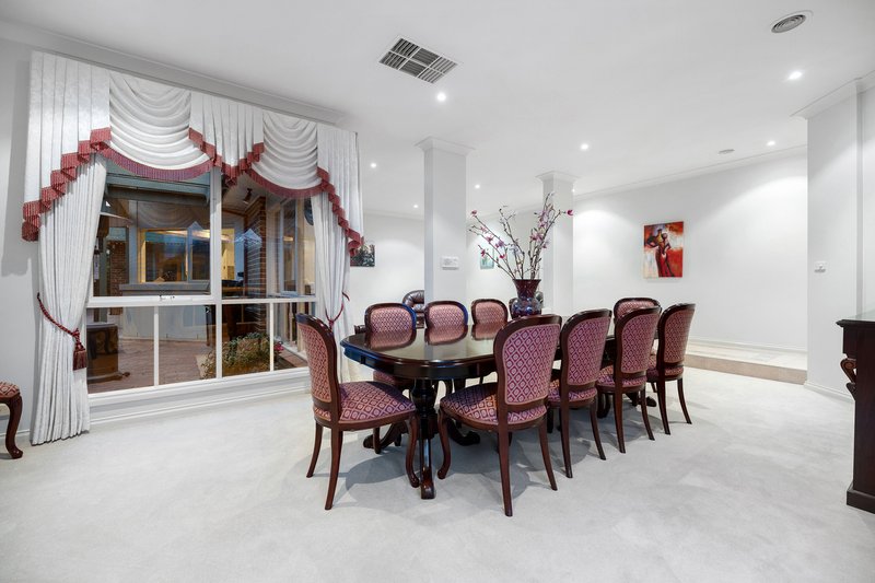 Photo - 4 Miriam Close, Wantirna South VIC 3152 - Image 2