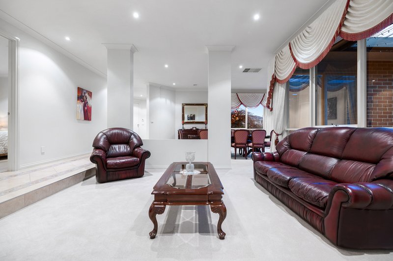 Photo - 4 Miriam Close, Wantirna South VIC 3152 - Image 4
