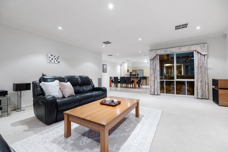 Photo - 4 Miriam Close, Wantirna South VIC 3152 - Image 7