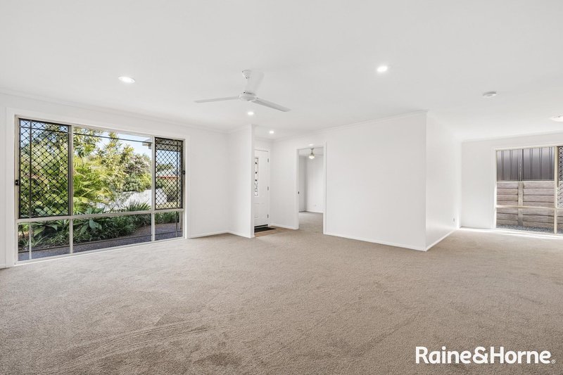 Photo - 4 Monarch Court, Kallangur QLD 4503 - Image 5