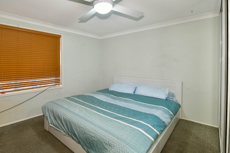 Photo - 4 Moncrieff Close, St Helens Park NSW 2560 - Image 4