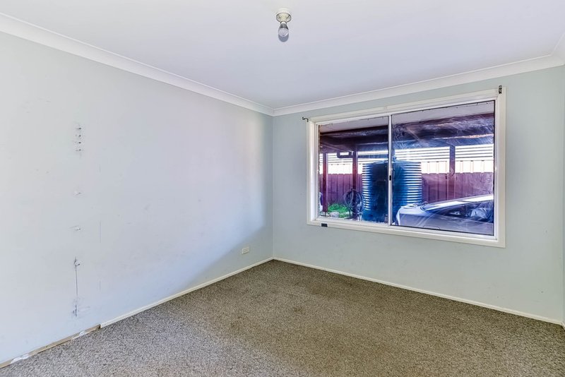 Photo - 4 Moncrieff Close, St Helens Park NSW 2560 - Image 5