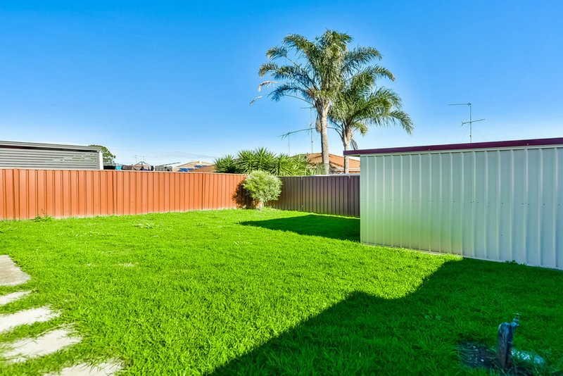 Photo - 4 Moncrieff Close, St Helens Park NSW 2560 - Image 7