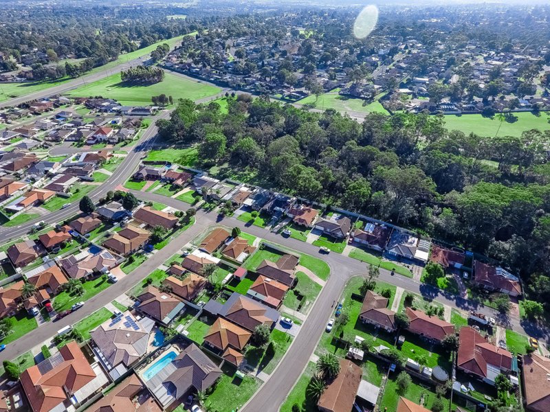 Photo - 4 Moncrieff Close, St Helens Park NSW 2560 - Image 10