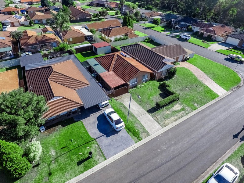 Photo - 4 Moncrieff Close, St Helens Park NSW 2560 - Image 11