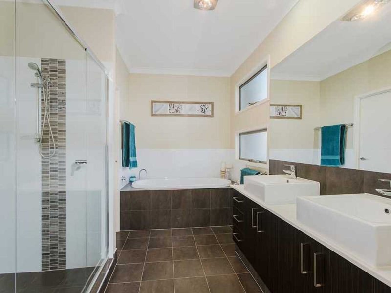 Photo - 4 Monserrat Court, Reedy Creek QLD 4227 - Image 14