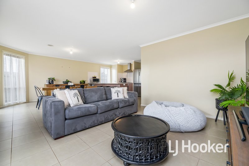 Photo - 4 Montdami Way, Carrum Downs VIC 3201 - Image 2