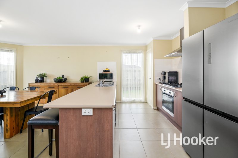 Photo - 4 Montdami Way, Carrum Downs VIC 3201 - Image 3