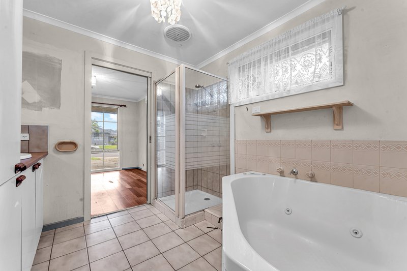 Photo - 4 Moorhen Crescent, Carrum Downs VIC 3201 - Image 10