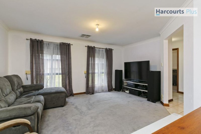 Photo - 4 Morford Crescent, Sheidow Park SA 5158 - Image 3