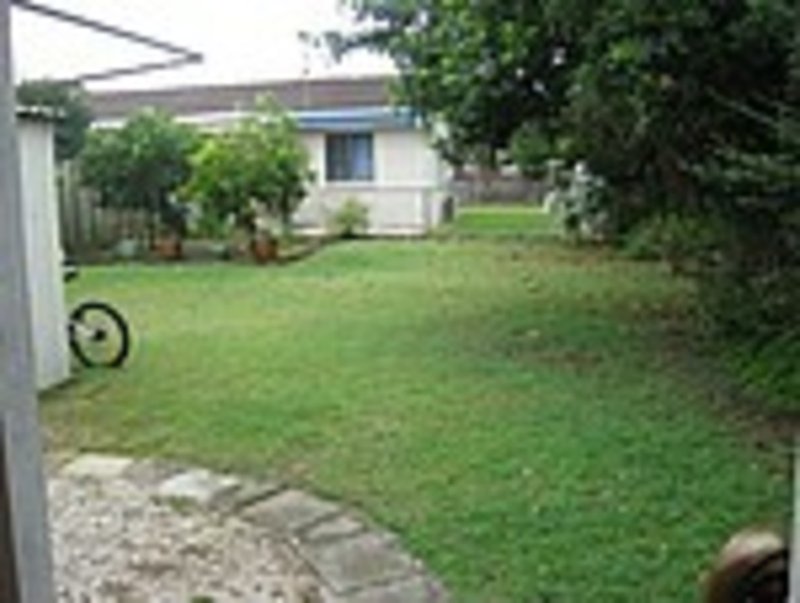 Photo - 4 Morris Street, Bongaree QLD 4507 - Image 3